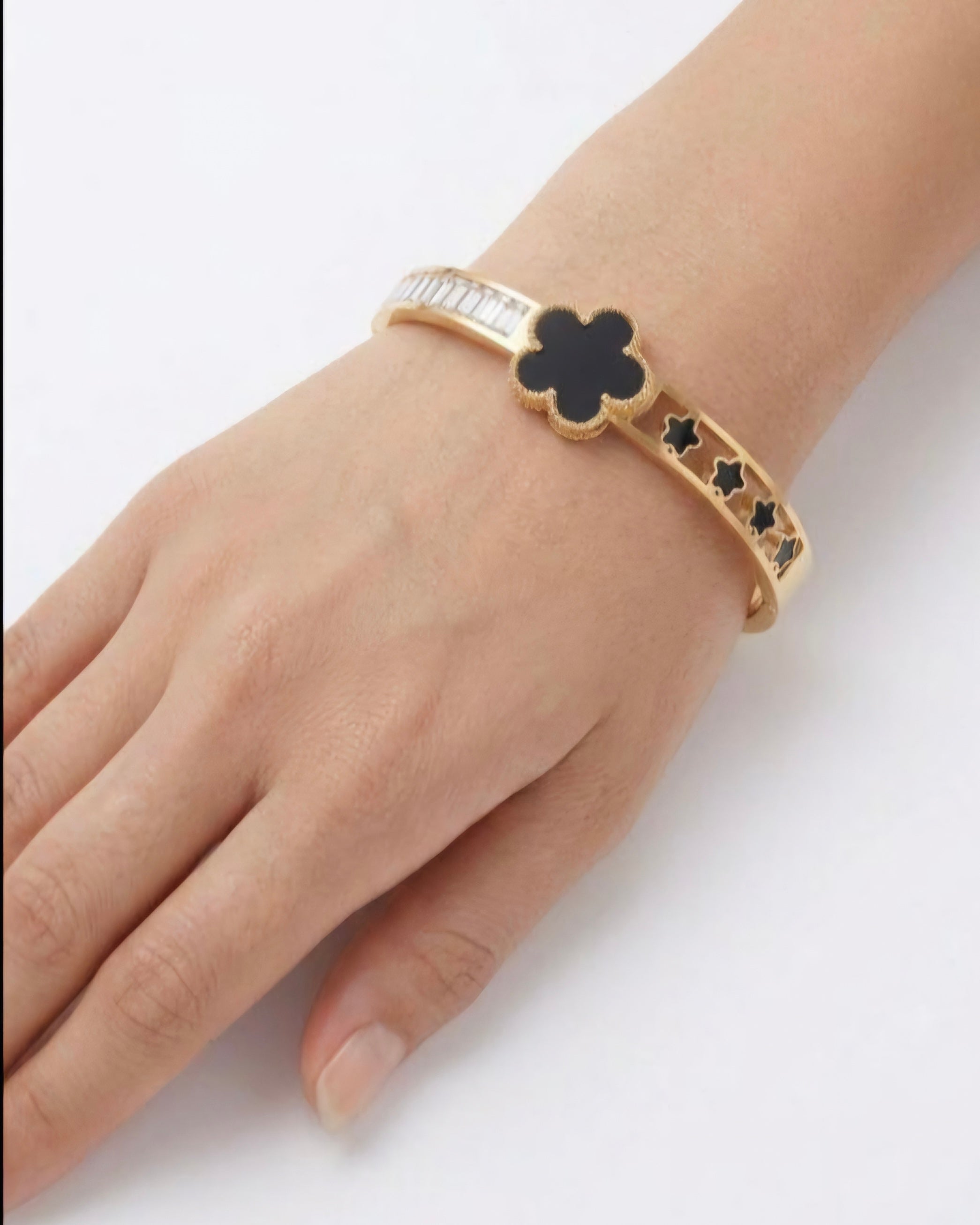 Noir Clover Luxe Anti-Tarnish Bangle